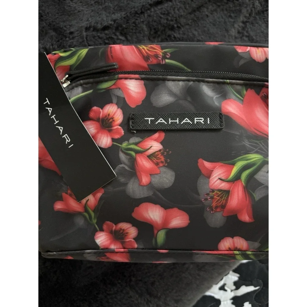 Tahari‎ Cosmetic bag